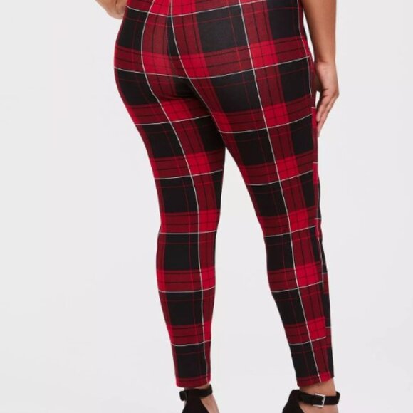 Torrid size 3 Premium Ponte Stretch Pull-On Pixie Pant - Red Plaid - Picture 4 of 8